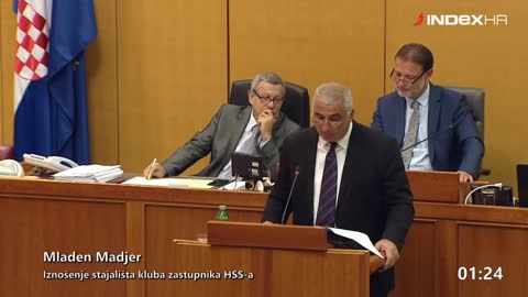 Mladen Madjer bacio smeće po podu Sabornice i poručio: "Zemite si to smeće"!