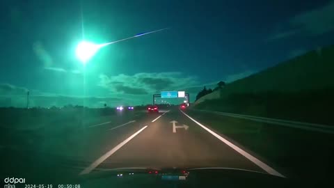 Meteor flashes across night sky over Portugal