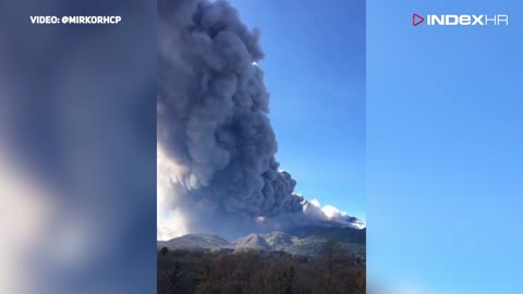 Oblak dima izlazi iz najaktivnijeg europskog vulkana