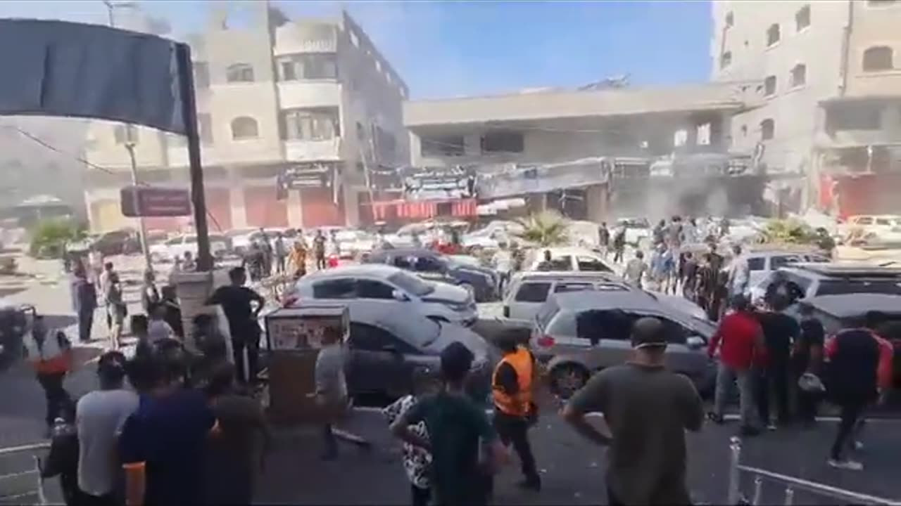 Isreali bombing near Gaza hospital