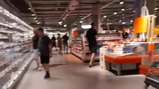 Holland Grocery store shelves empty as Dutch Farmers Protest Continues (July 5, 2022)