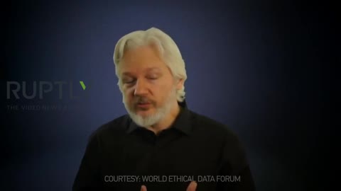 JULIAN ASSANGE: “Aceasta generatie nascuta acum … este ULTIMA GENERATIE LIBERA”