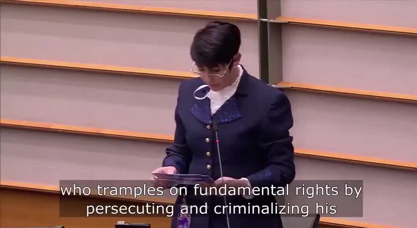 Christine Anderson (AFD) ripping Dictator Trudeau a new asshole