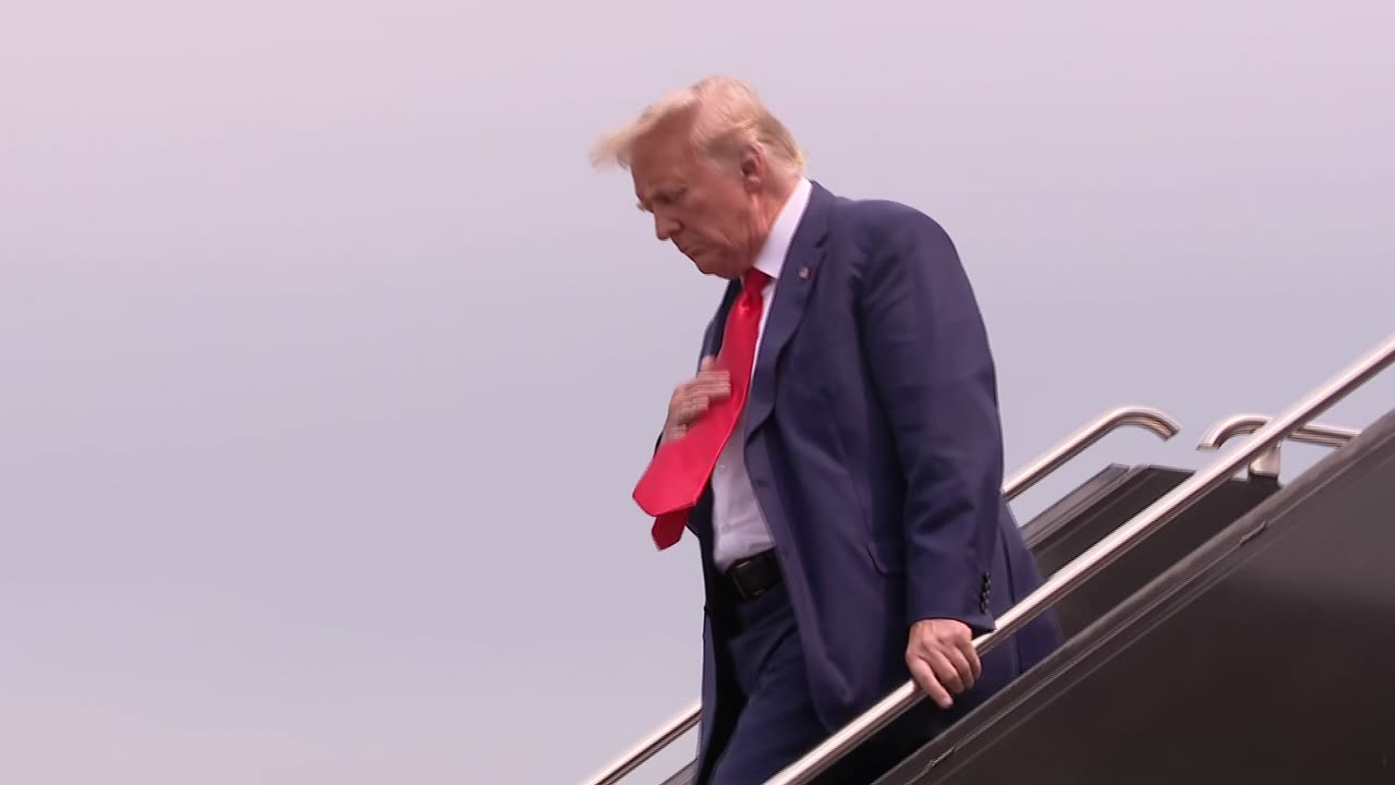 Trump lands at Reagan National Airport ahead of DC arraignment hearing