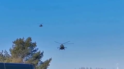 The moment of arrival of the Ukrainian delegation to Gomel by helicopters