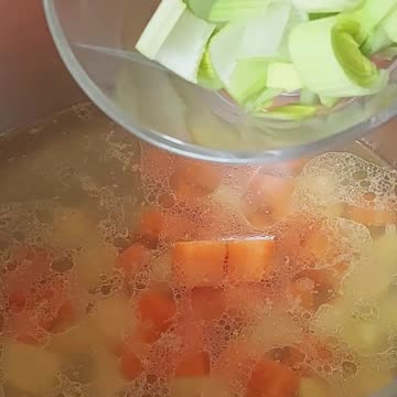 Mouthwatering Potato Chicken Soup for Autumn #soup #potato #chicken #homemade #food #howto #recipe