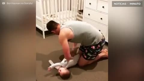 Os desafios de colocar filhas gêmeas para dormir