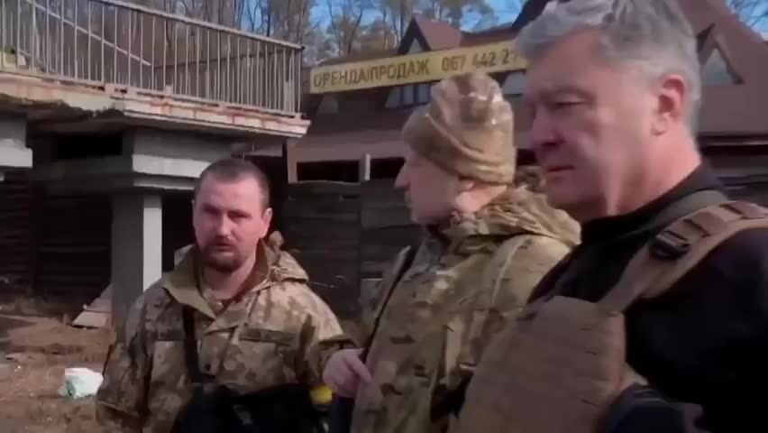 Former Ukraine President Spoted in Kiev among Fighters