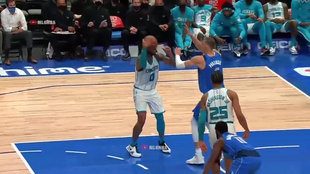 Miles Bridges doing his best Ja "Almost" Morant impersonation 👍