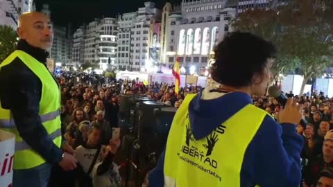 Policías con el pueblo de España
