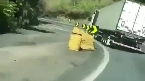 Incredible truck accident on the road