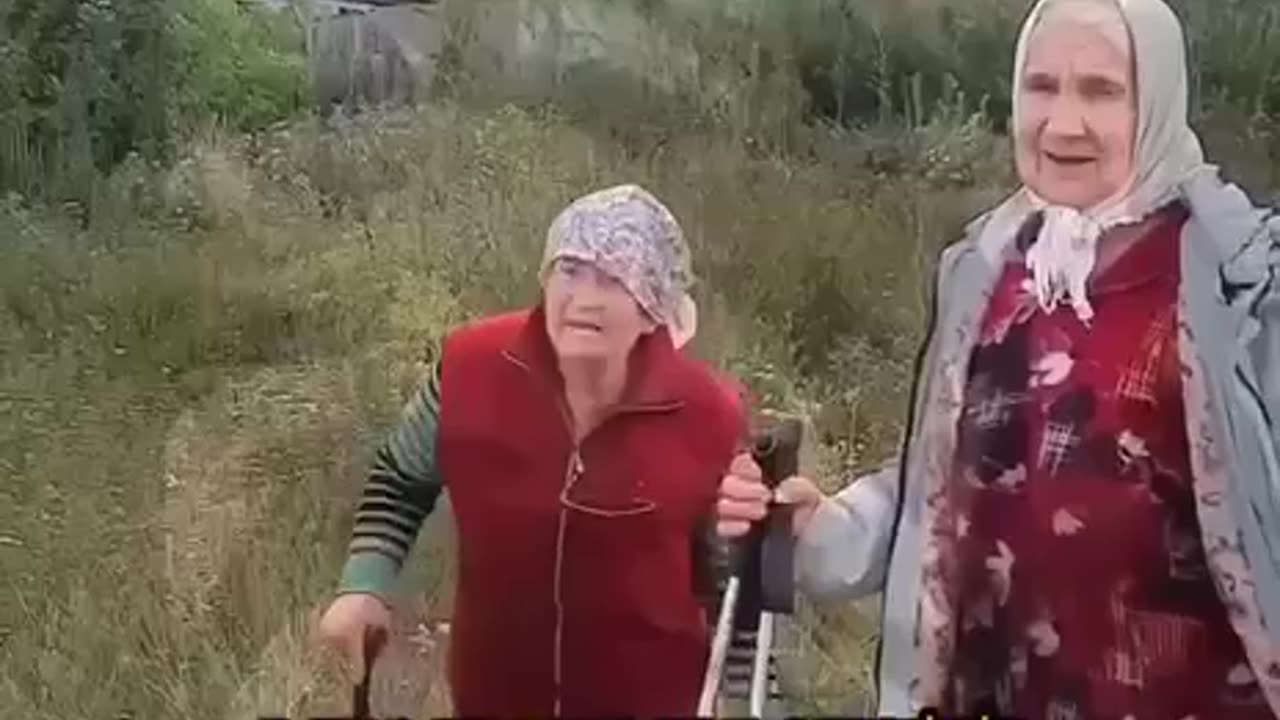 Babushkas in Kursk greet Ukrainian Soldiers