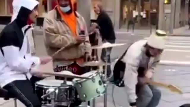 All street fights should have background music