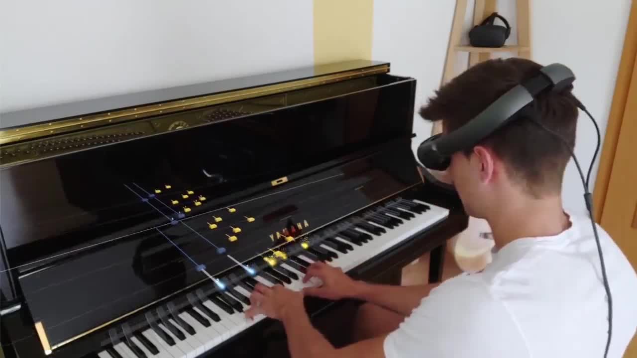 VR piano training