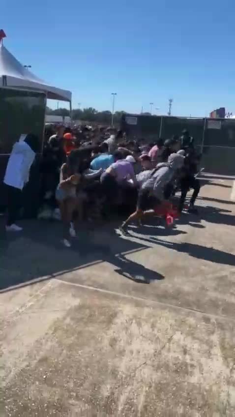 11 cardiac arrests at concert of teenagers