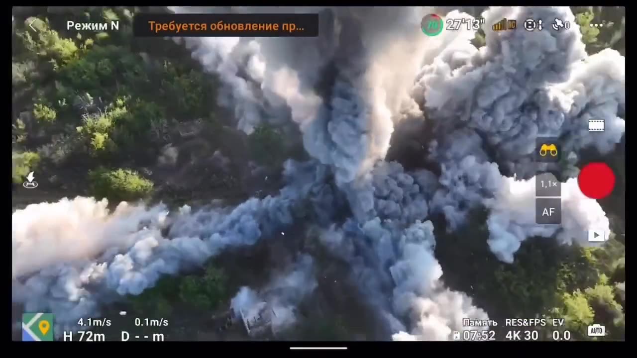 🇷🇺🛸💥🇺🇦 Tiny FPV drone vs. a Ukrainian ammo depot in Zaporozhye.