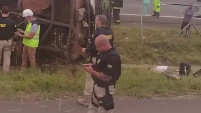 Acidente com ônibus de dupla sertaneja tem 6 vitimas fatais