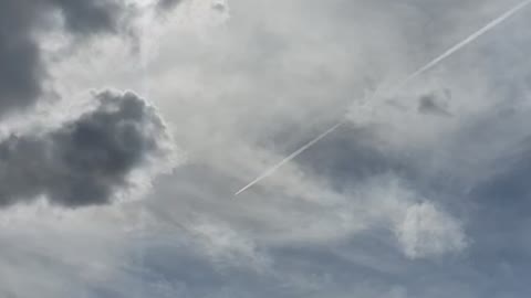 Getting alot of chemtrails today