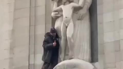 REAL HUMANS DON'T LET PEDO STATUES STAND