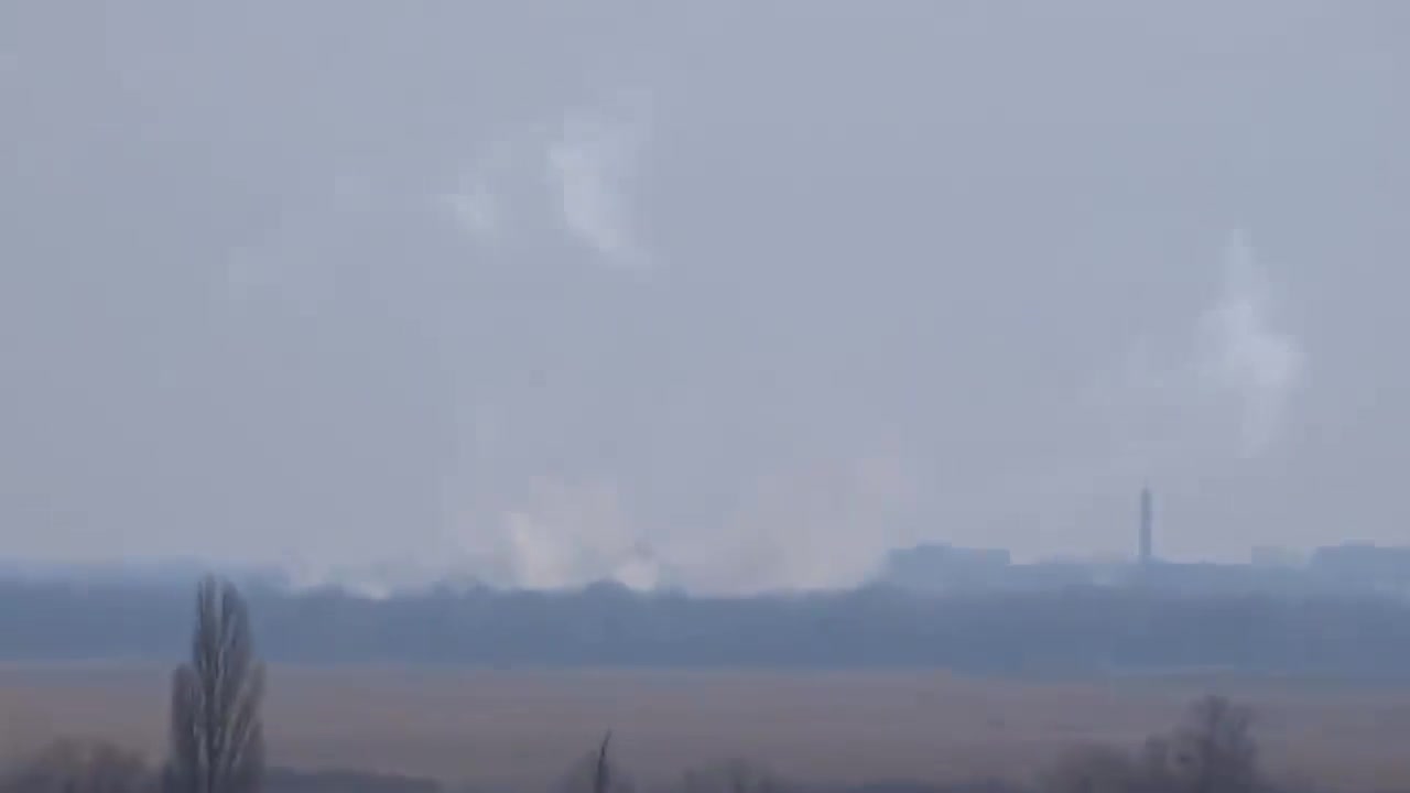 🔴 Russian War In Ukraine - Russian SU-25 Frogfoot Eats Anti-Air Missile • Keeps