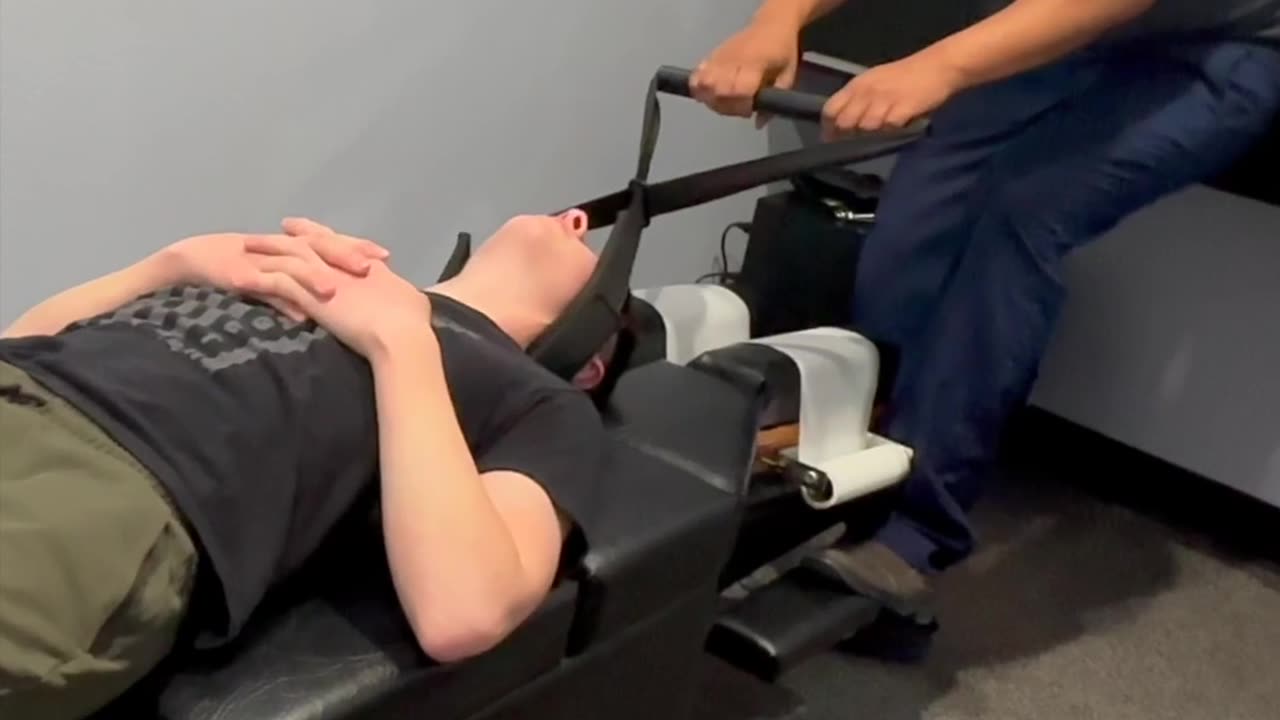 💥 Student Finds Neck Pain Relief with Powerful Y-Strap Adjustment! 💥 #chiropracticcare #ystrap