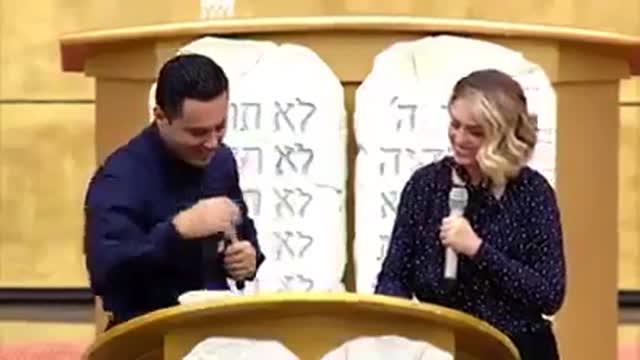 palestrante tem crise de riso