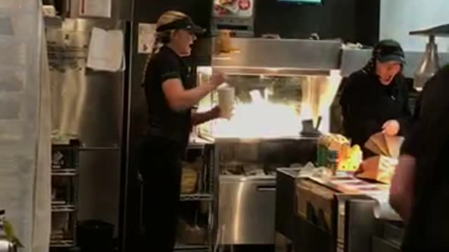 Girl quits job at mcdonalds by throwing fries and pouring drink on head