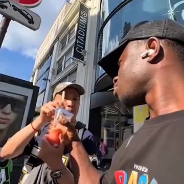 Parigi Tutto normale. Nessuno che reagisce.