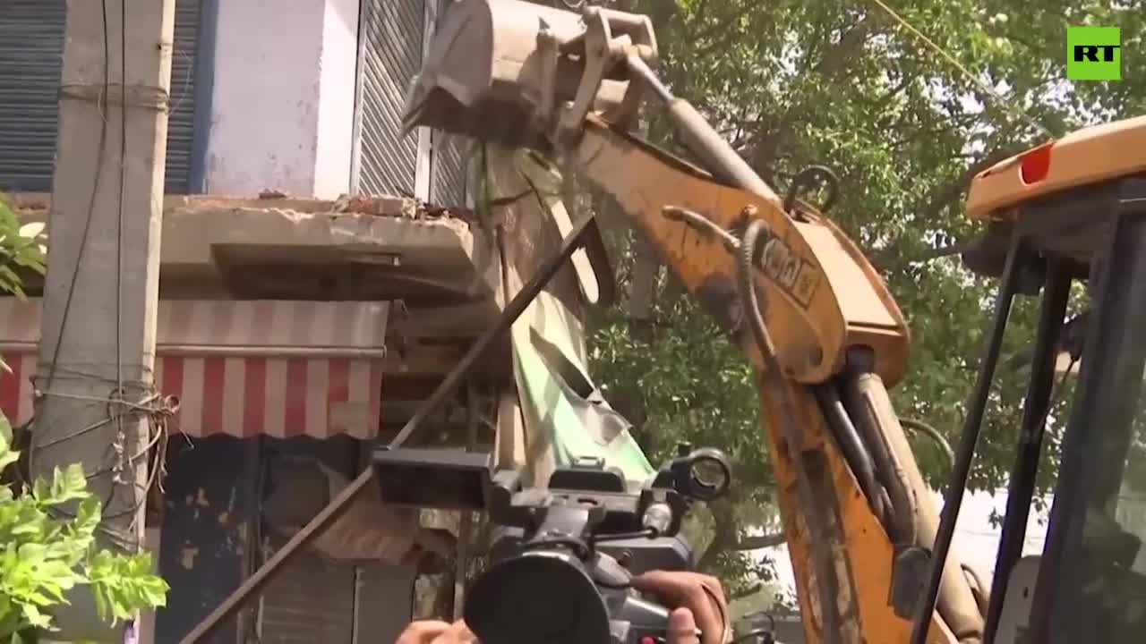 Negozi di proprietà musulmana demoliti a Nuova Delhi in India molti musulmani sentono di essere stati discriminati e che il sentimento anti-musulmano nel paese era in aumento sotto il governo guidato dai nazionalisti indù.