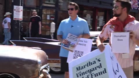 Alex Stein Raises Money For Victims Of Ron DeSantis's Racist Marth's Vineyard Stunt [PARODY]