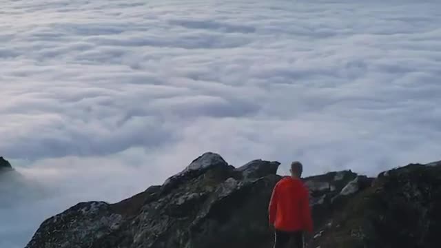 View of sunrise from the sky in Norvège
