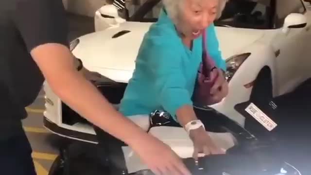 Grandma's reaction to throttle sound || Kawasaki Ninja ZX10R