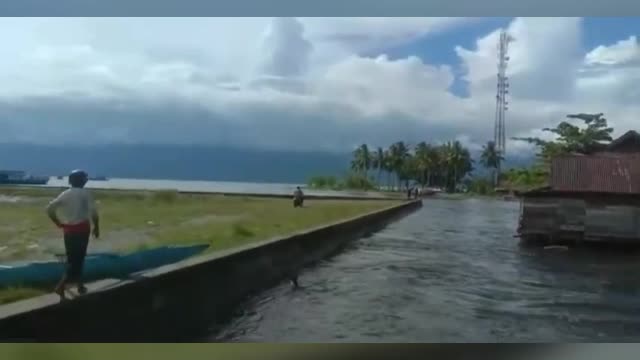 seconds of the tsunami that struck Maluku, Indonesia was after the 6.1 M earthquake