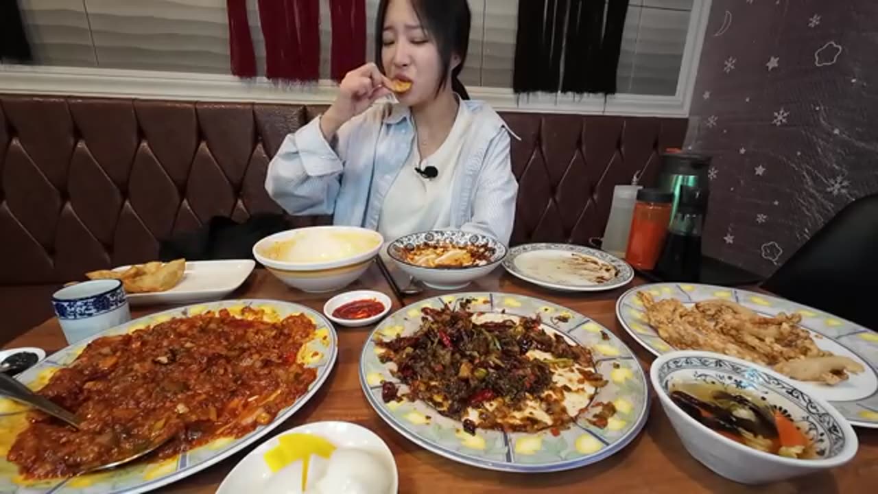 traditional Chinese restaurant serving jajangmyeon, chili shrimp, and fried rice!