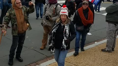 Agitator in front of the Capitol moments before the fence was breached