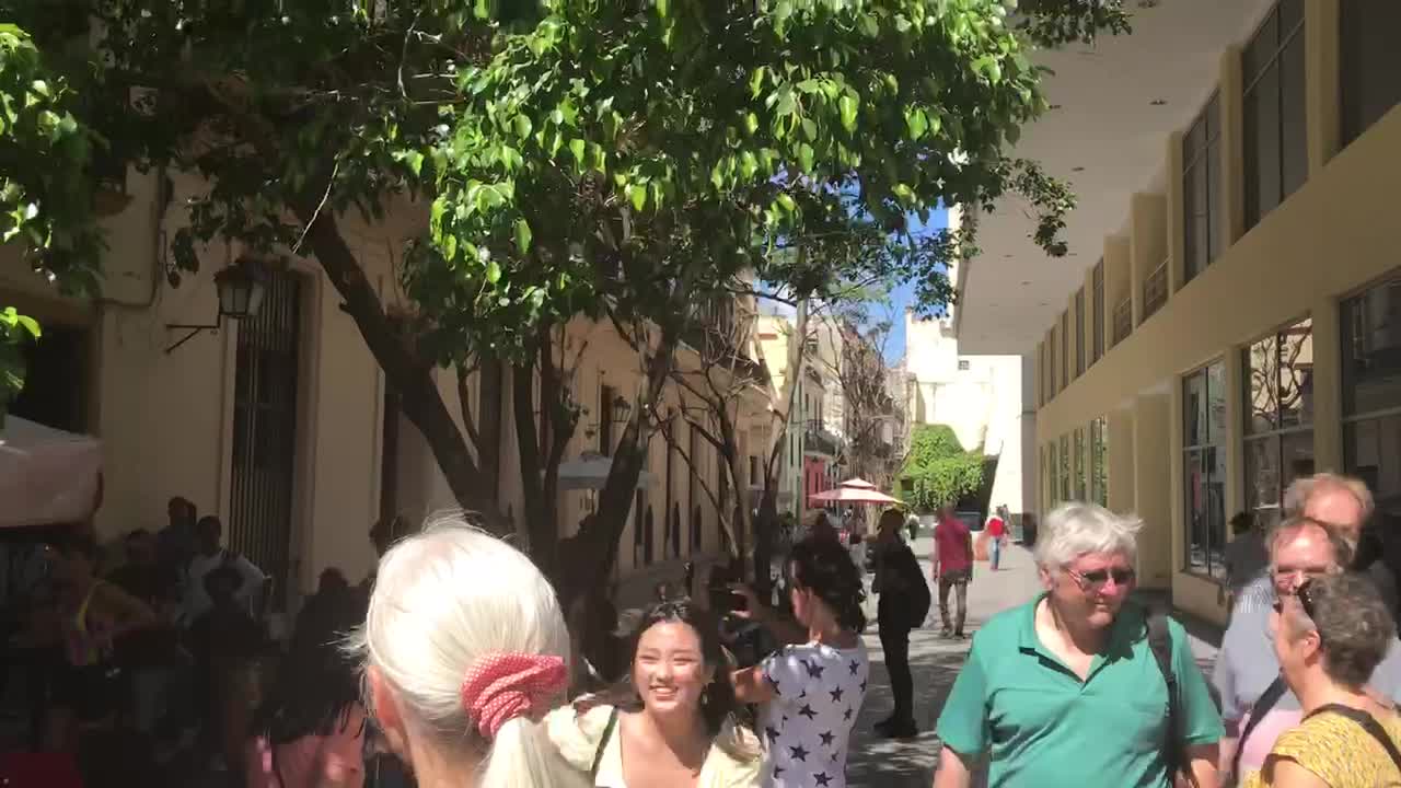 Salsa dancing in La Habana