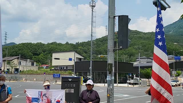 박근혜 대통령 달성 사저 앞 집회: 박근혜 대통령은 어떻게 청와대에 복귀하는가.