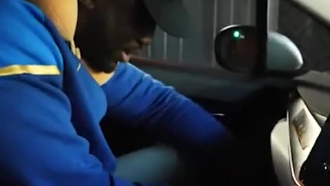 Joël Loses His Cool After Leaving a Store!