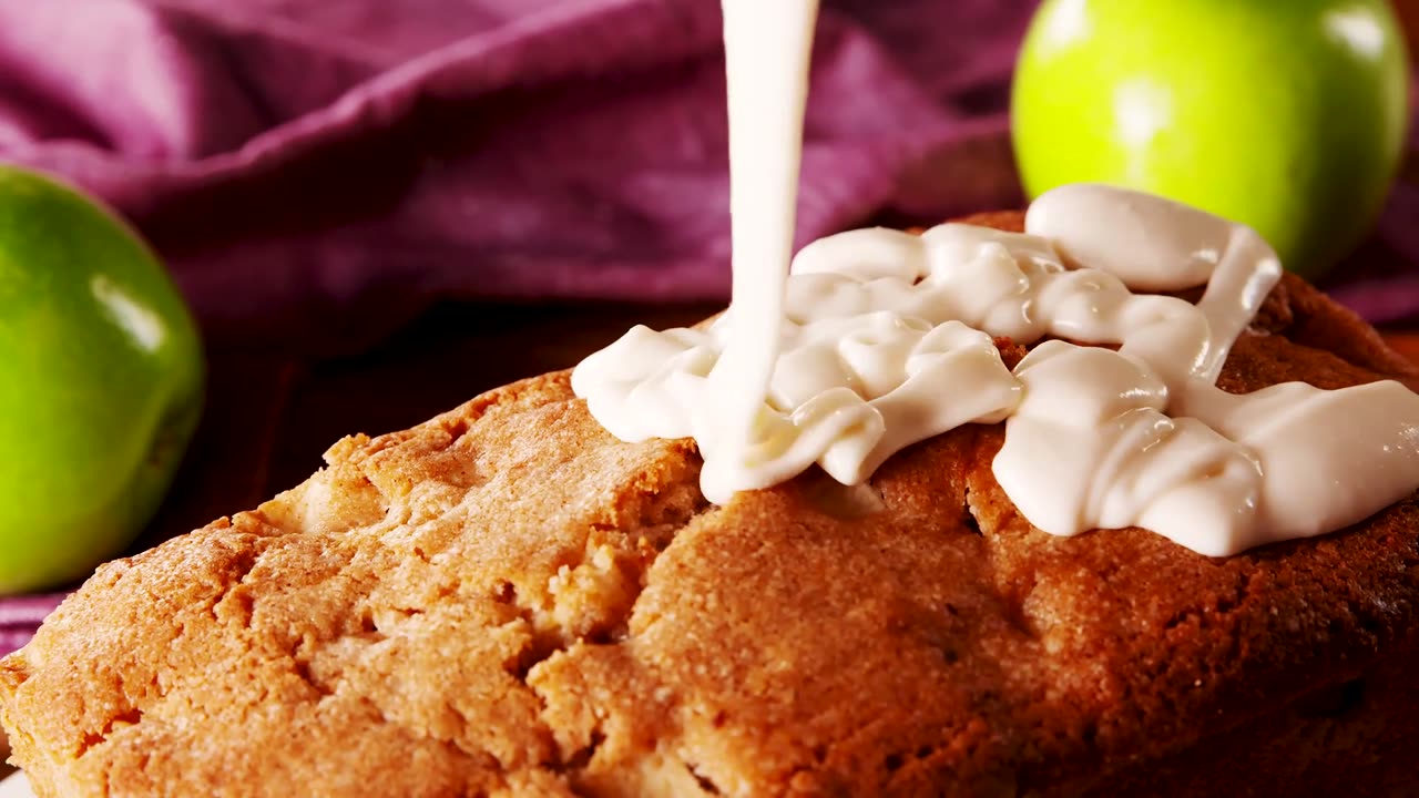 Caramel Apple Pound Cake Is The Best Thing To Serve On Thanksgiving