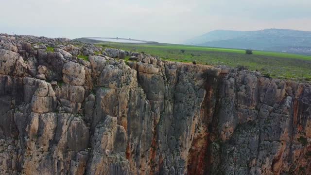 Hilarious Couple Roaming On Road Which Is Closer To Dangerous Cliff