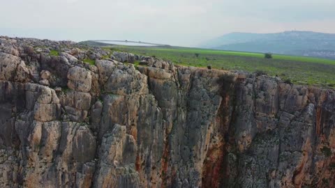 Hilarious Couple Roaming On Road Which Is Closer To Dangerous Cliff