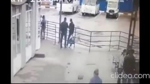 ΡΩΣΟΣ ΣΤΡΑΤΕΥΣΙΜΟΣ ΑΥΤΟΠΥΡΠΟΛΕΙΤΑΙ