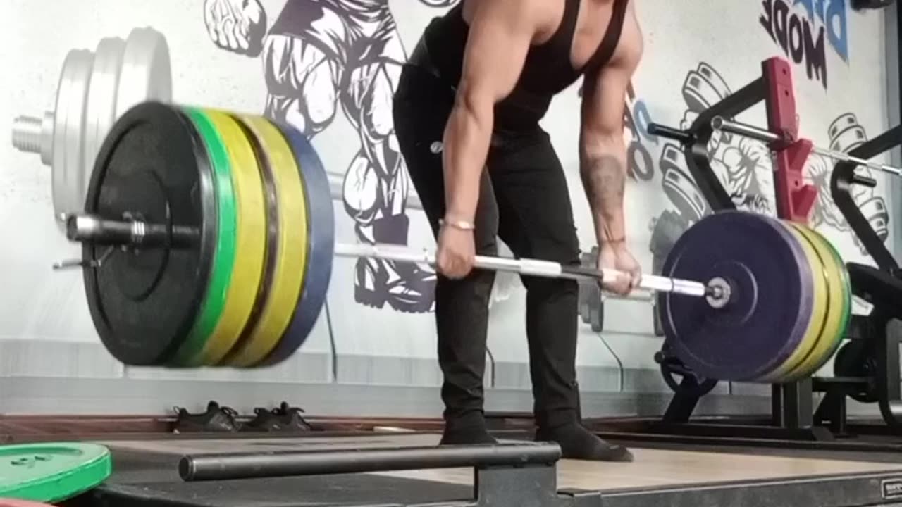 Gym deadlift training