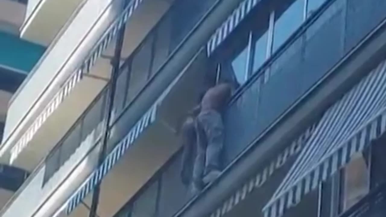 A worker in southern Spain came to the rescue after a young boy climbed onto