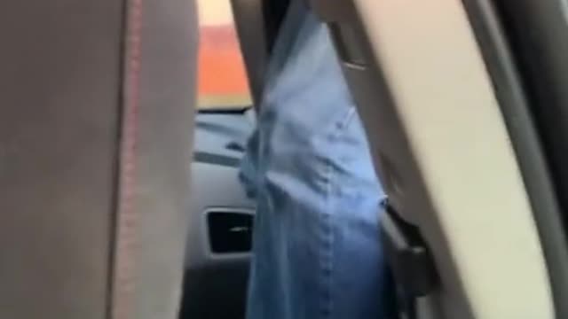 Guy can't open car door after tying Christmas tree to roof