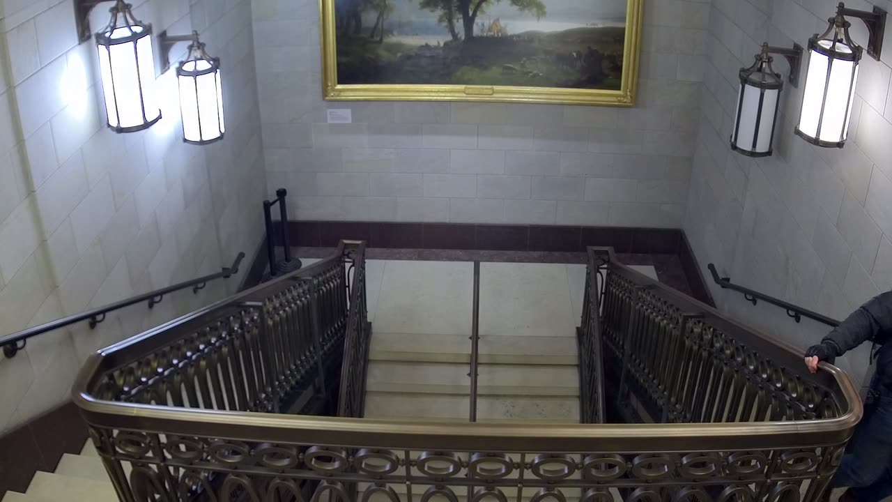7218USCH03GalleryStairs_2021-01-06_14h50min45s197ms.mp4