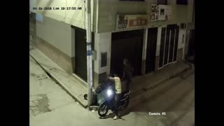 Personas botan basura en calle de Lebrija