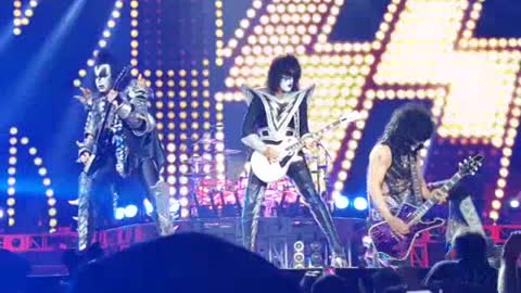 Kiss Live