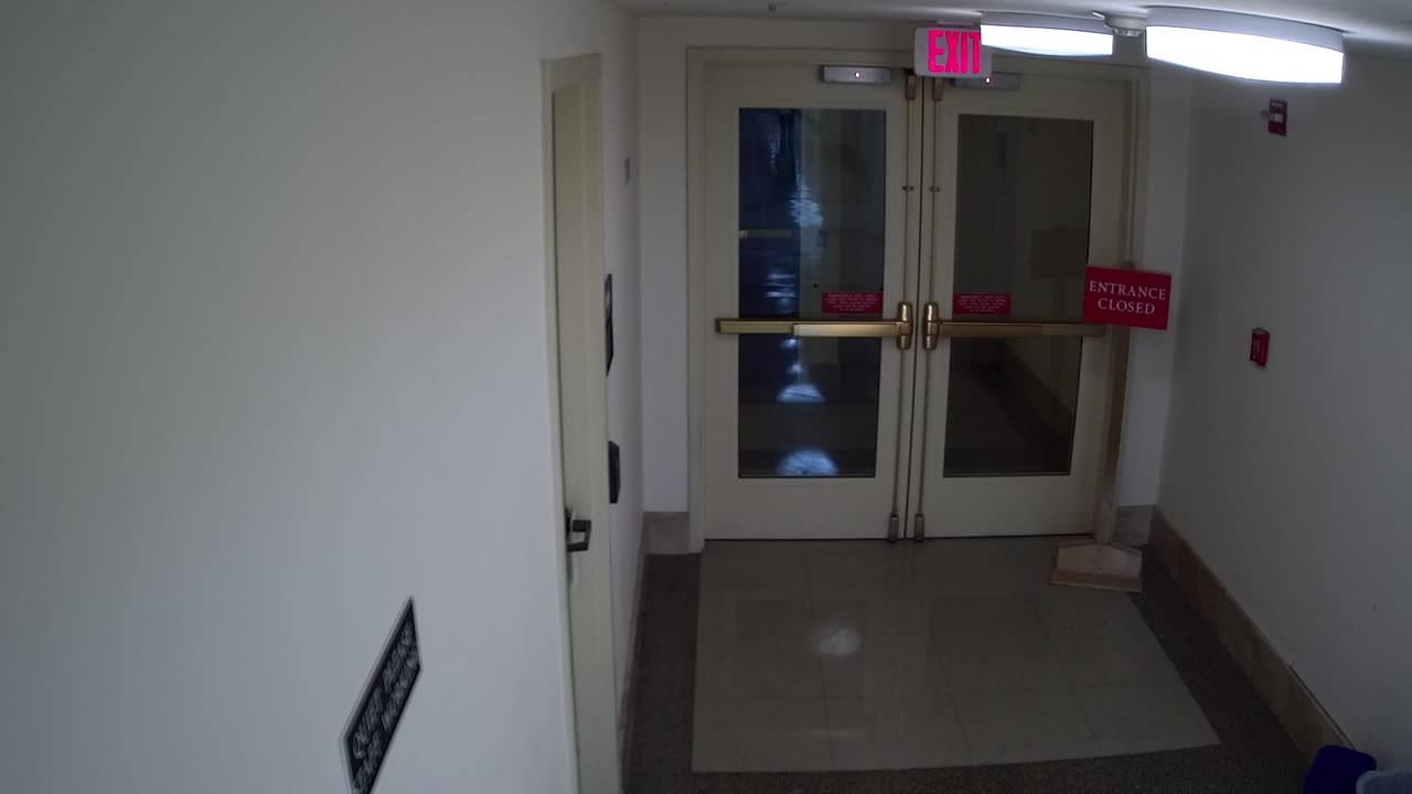 3255LHOBBASWDoorEExitnearB234_2021-01-06_03h00min00s563ms.mp4