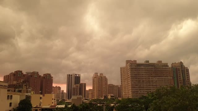 Before Thunderstorm - Time lapse